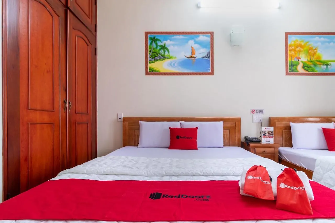Reddoorz Near Lotte Cinema Cong Hoa Hotel Ho Chi Minh City 2*,  Vietnam